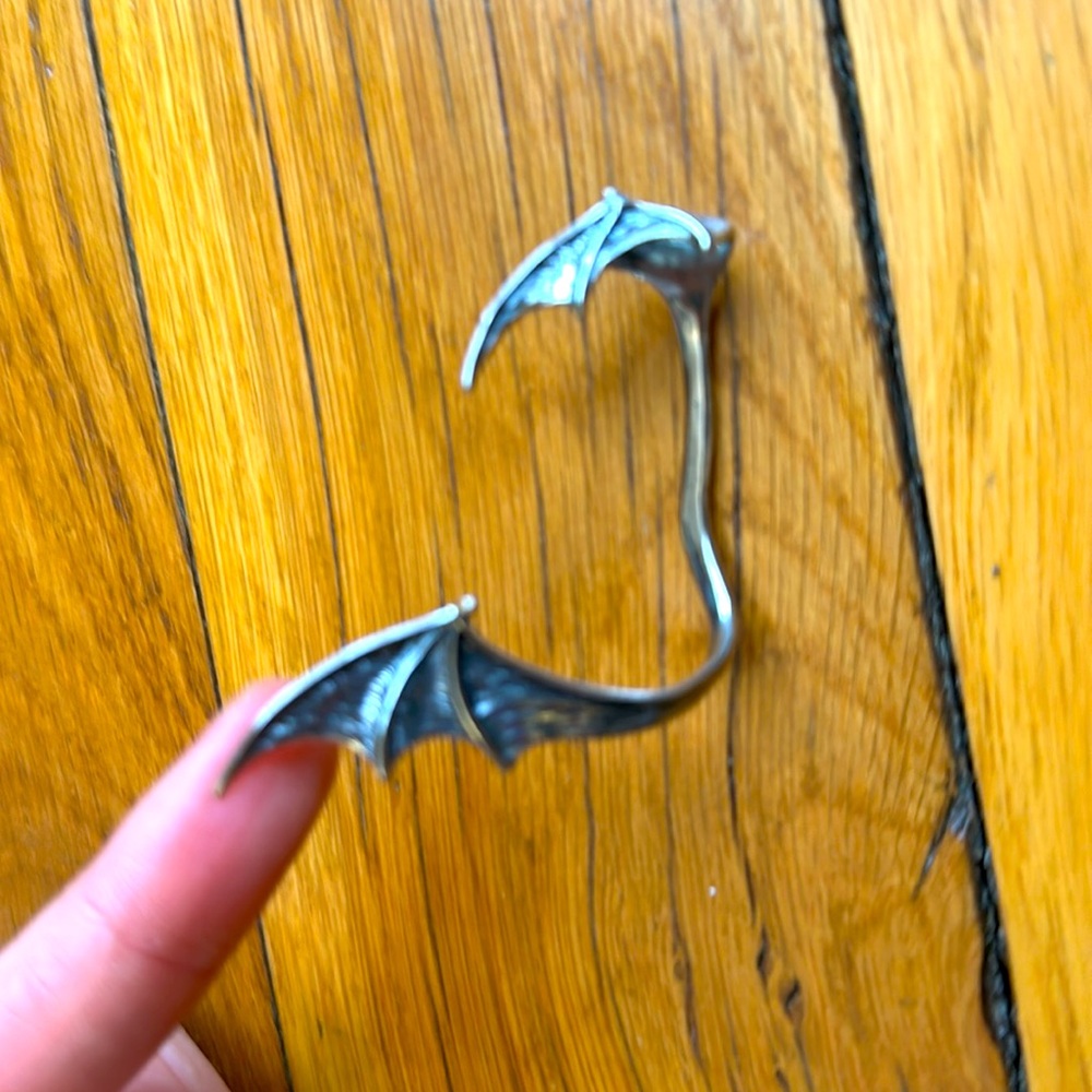 Single batwing earring climber